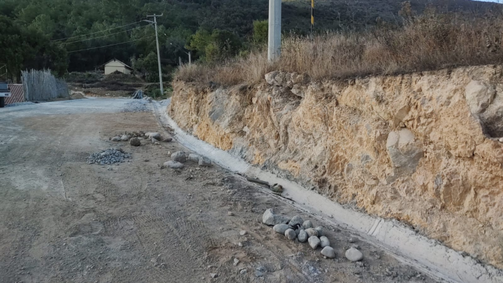 Habitantes de Municipio de Miahutlán Oaxaca exhiben mal trabajo carretero