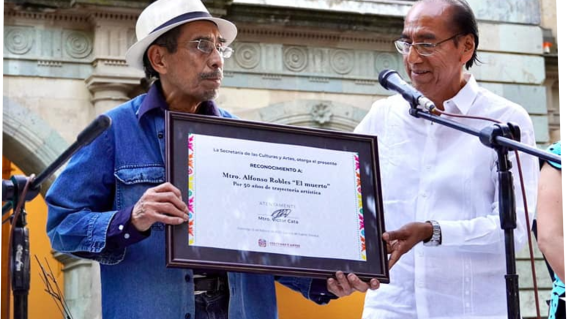 Reconocimiento al maestro oaxaqueño Alfonso Robles por su talento musical