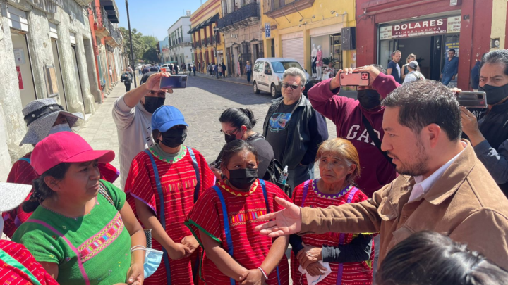 Atiende Secretaría de Gobierno de Oaxaca a grupo de mujeres triquis de San Juan Copala