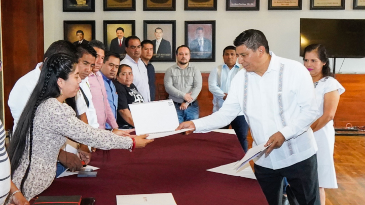 Realiza Gobierno de Oaxaca entrega formal de respuestas a pliego petitorio de la Sección 22 del SNTE