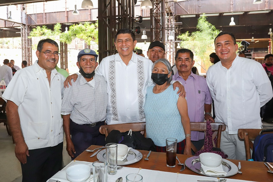 Reconoce Gobierno de Oaxaca contribución de familias voceadoras para fortalecer el pulso crítico de la sociedad