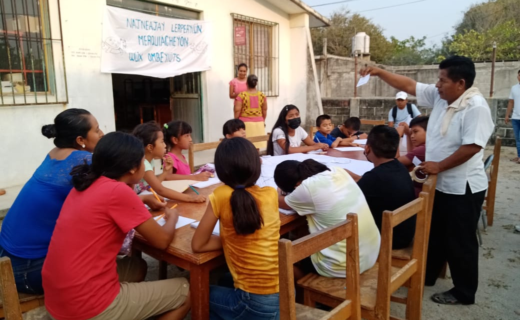 Imparte Seculta taller en ombeayiüts en San Mateo del Mar