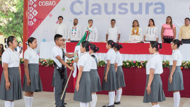 Egresan cerca de 10 mil estudiantes del Cobao