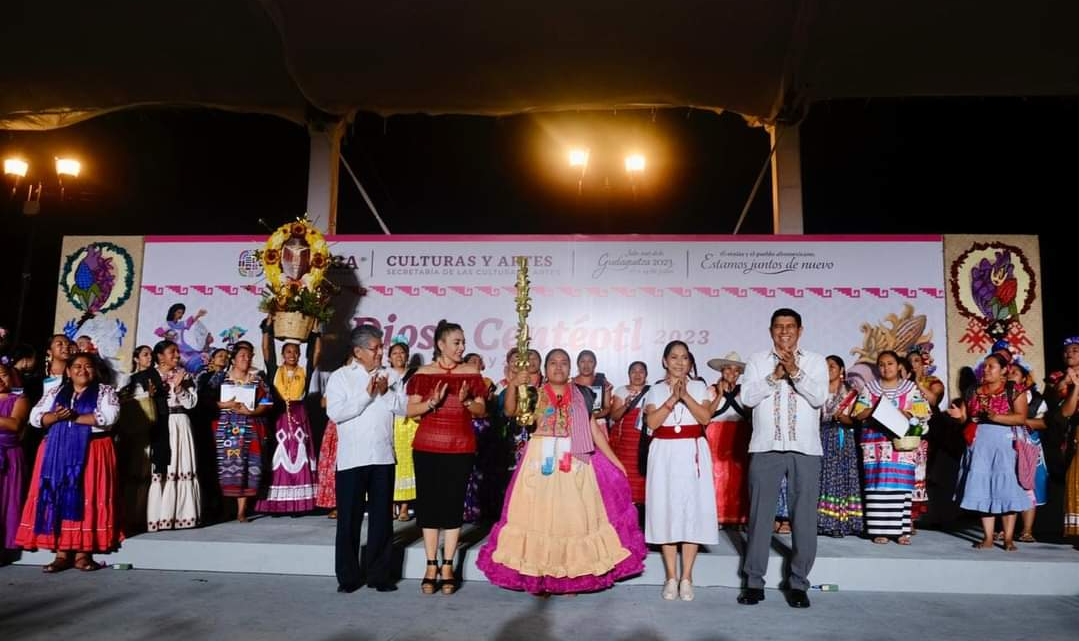 Leticia Santiago Guzmán, representante de la cultura chatina de Santiago Yaitepec es la Diosa Centéotl