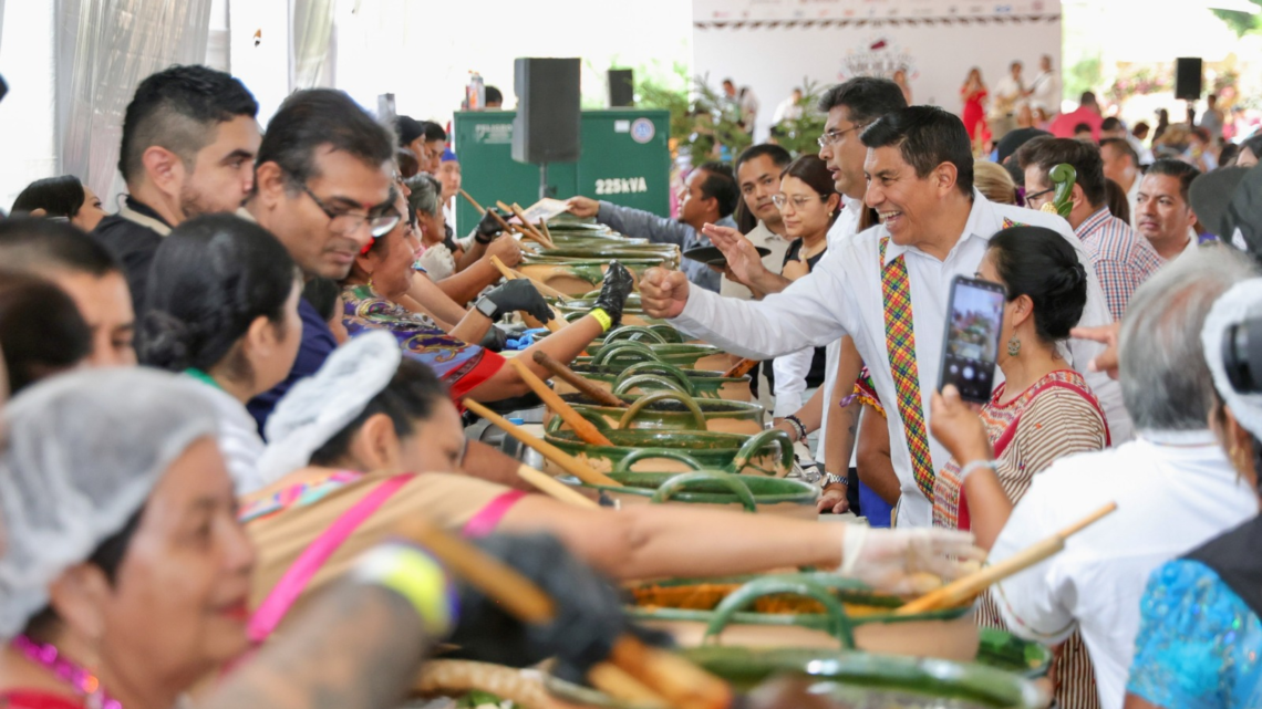 A través del Festival de los Moles 2023, Oaxaca comparte su platillo más emblemático