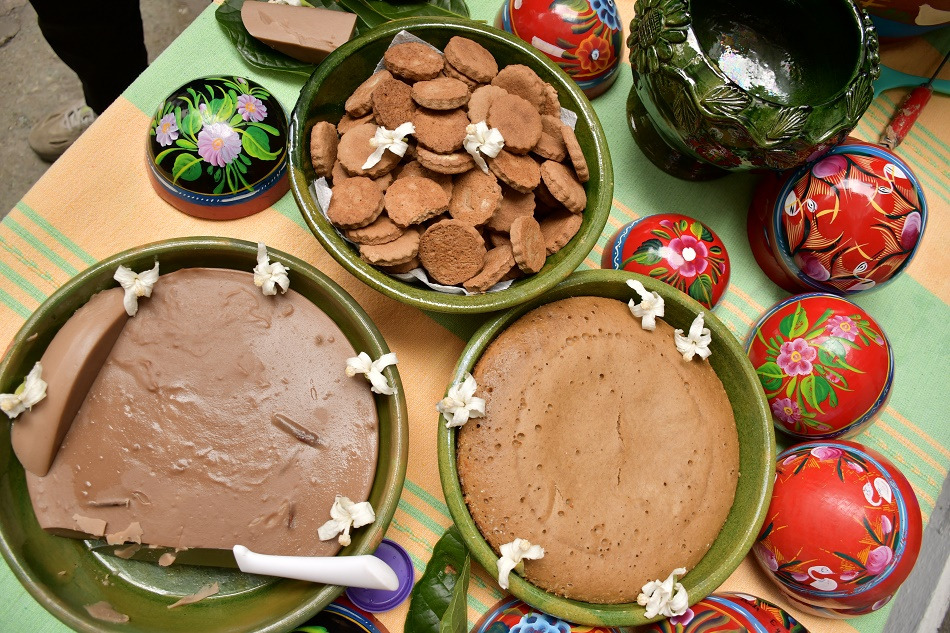 Tamales de mole, chichilo, amarillo, rajas, dulce y el tradicional tejate, manjares de Huayápam en la Guelaguetza