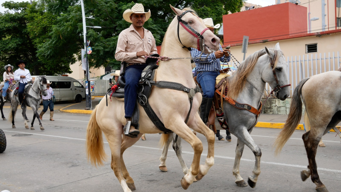 Más de mil jinetes participan en la Sexta Cabalgata de la Guelaguetza 2023