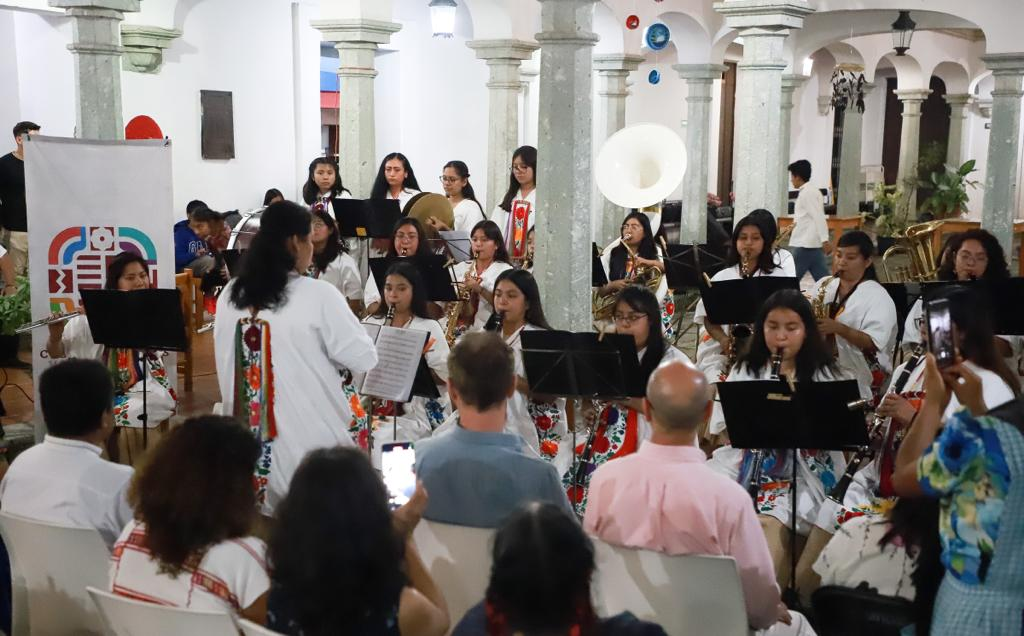 Honran legado de los pueblos indígenas de Oaxaca con programa cultural