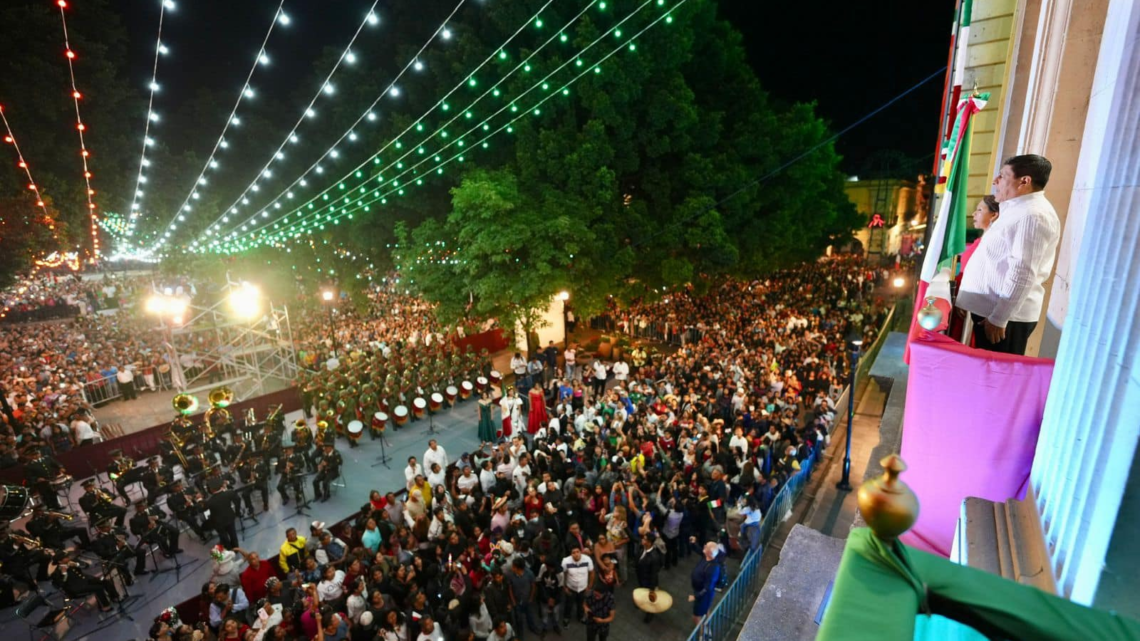 Celebra Oaxaca Grito de Independencia en paz