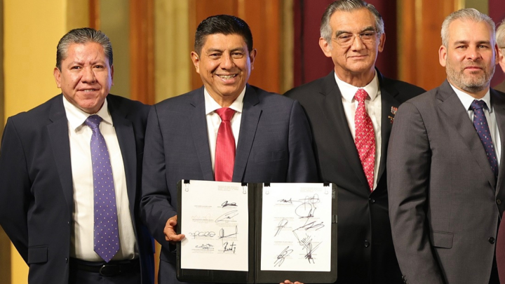 Firma Oaxaca Acuerdo Nacional para la Federalización del Sistema de Salud para el Bienestar