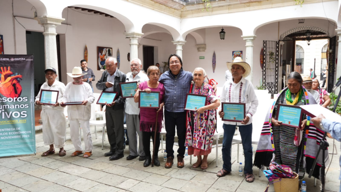 Reconoce Gobierno del Estado a personas promotoras de la riqueza cultural de Oaxaca