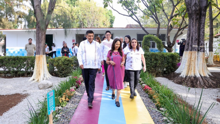 Oaxaca a la vanguardia en políticas de inclusión, inaugura Centro de Autismo Nyela To Bidao, abrazando a la niña y al niño