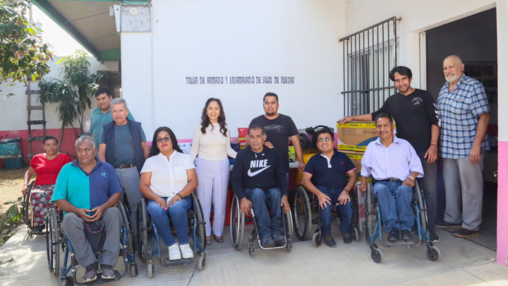 Entrega Irma Bolaños maquinaria y equipo al Taller de Armado y Ensamblado de Sillas de Ruedas