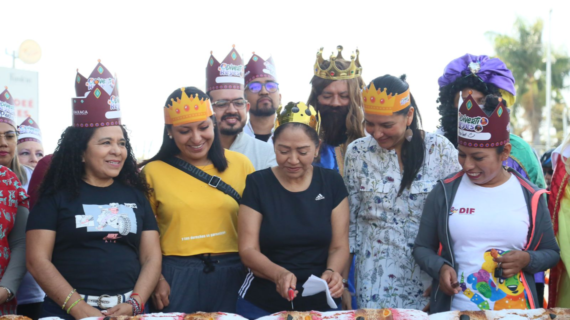 Niñas, niños, adolescentes y sus familias disfrutan de la Diverti Reyes en la calzada Porfirio Díaz