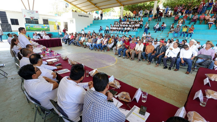 Estamos escribiendo el destino de San Pedro Atoyac con desarrollo y bienestar: Salomón Jara Cruz