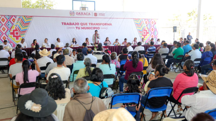 Refrenda Salomón Jara compromiso con personas productoras de Santa Catarina Tayata