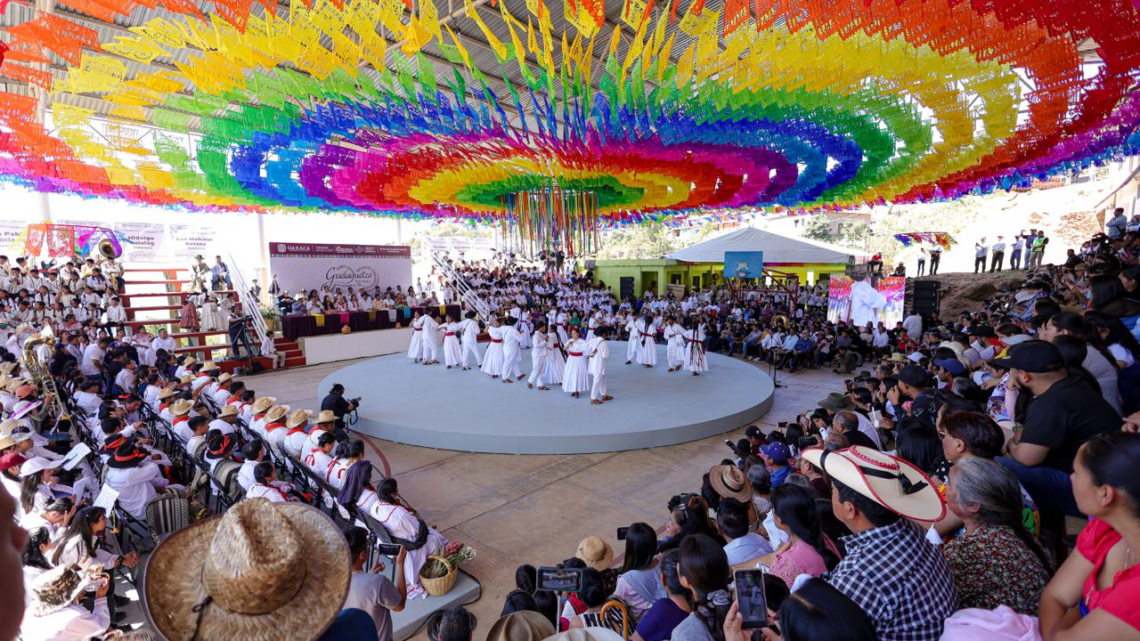 Pueblos de la Sierra de Juárez se hermanan en la segunda edición de la Guelaguetza Serrana