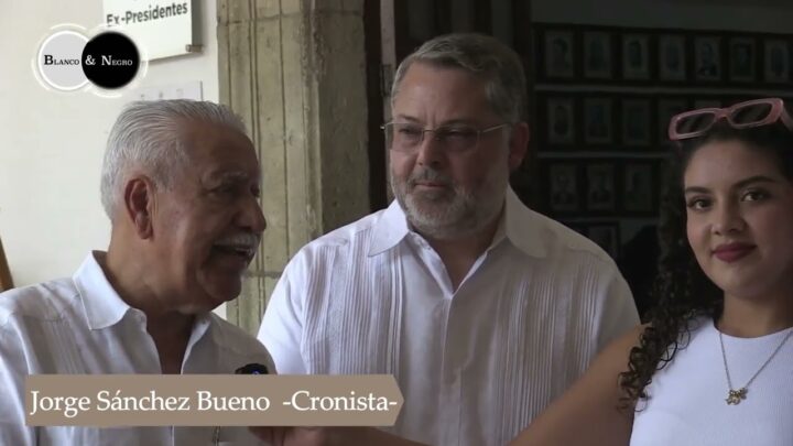 Otorgan reconocimiento a Cronistas Oaxaqueños.